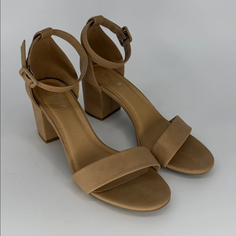 Y Not Size 9 Nude One-Strap Buckle Block Heel Sandals with Rounded Toe